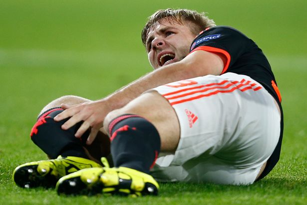 Xem lại chấn thương kinh hoàng của Luke Shaw trước PSV