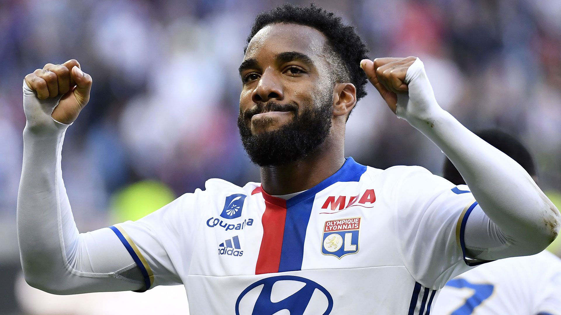 Lacazette công khai mong muốn rời Lyon, hé lộ điểm đến