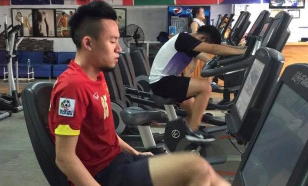 Huy Toàn trở lại tập gym sau chấn thương gãy tay