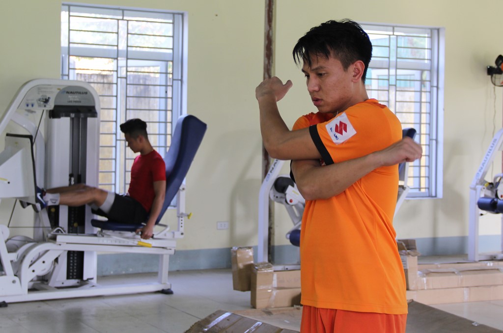 Ảnh bài viết Hậu vệ tuyển Việt Nam lo lắng vì tăng cân sau phẫu thuật