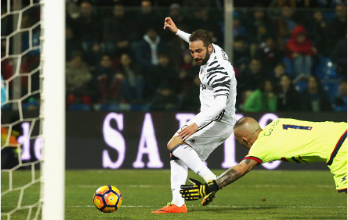 Thắng nhẹ Crotone, Juventus tái thiết lịch sử