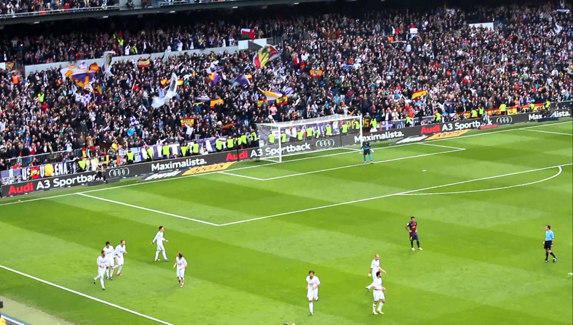 Trêu ngươi Real, Barcelona muốn đá CK cúp Nhà Vua tại Bernabeu