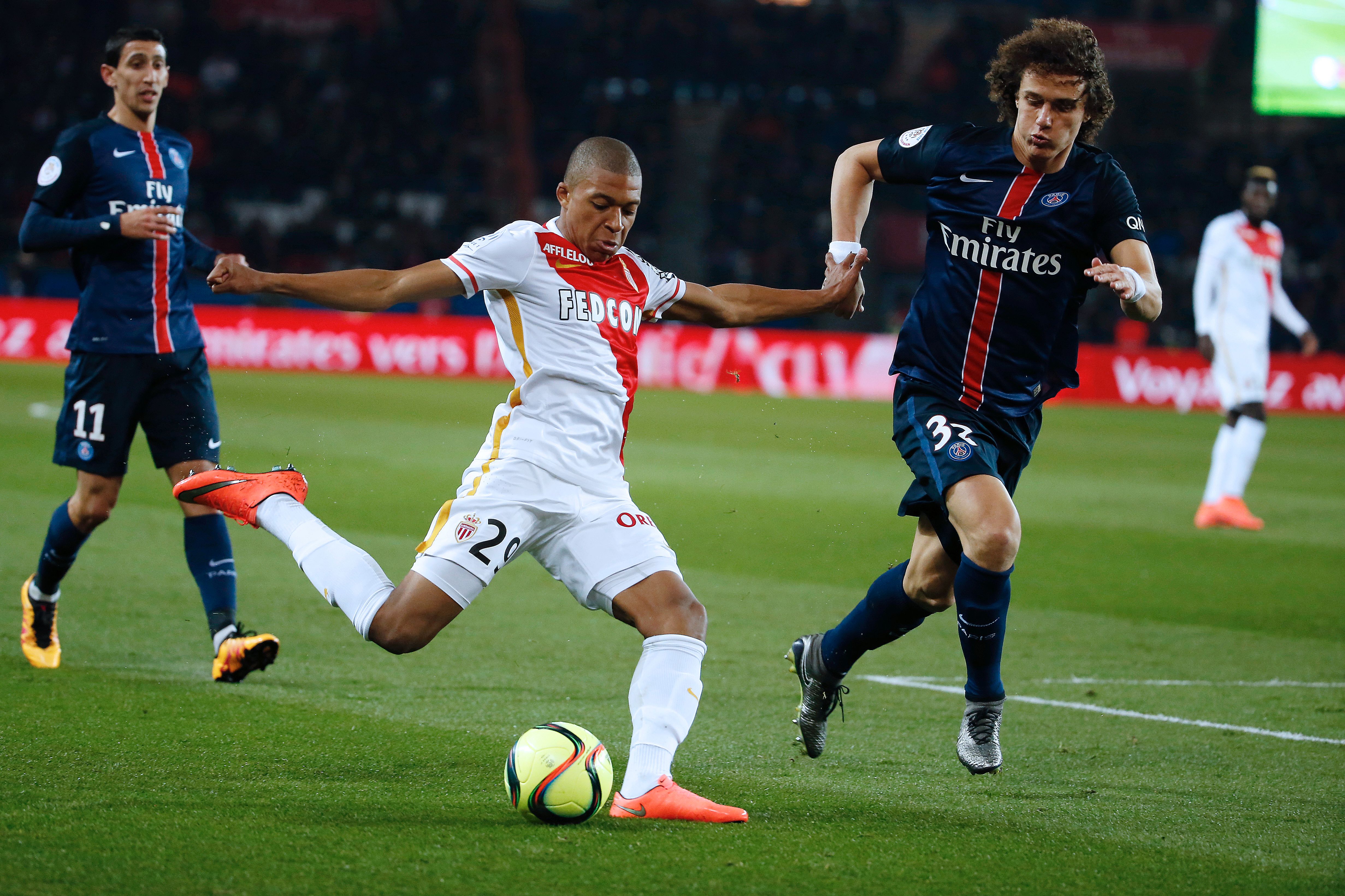 Kylian Mbappe - 'Henry mới' được HLV Wenger thèm khát là ai?