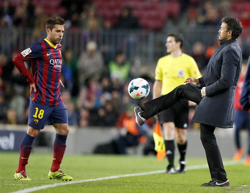 Ảnh bài viết Khi các huấn luyện viên "làm xiếc" cùng trái bóng