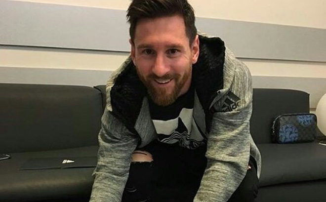 Messi ký giao kèo mới, Barca vẫn không vui