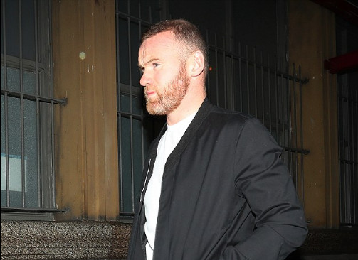 Ảnh bài viết Bị Mourinho bỏ rơi, Rooney lặng lẽ dẫn vợ đi giải sầu