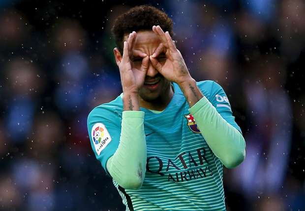 Ghi bàn, Neymar cho đàn anh Ronaldinho "hít khói"