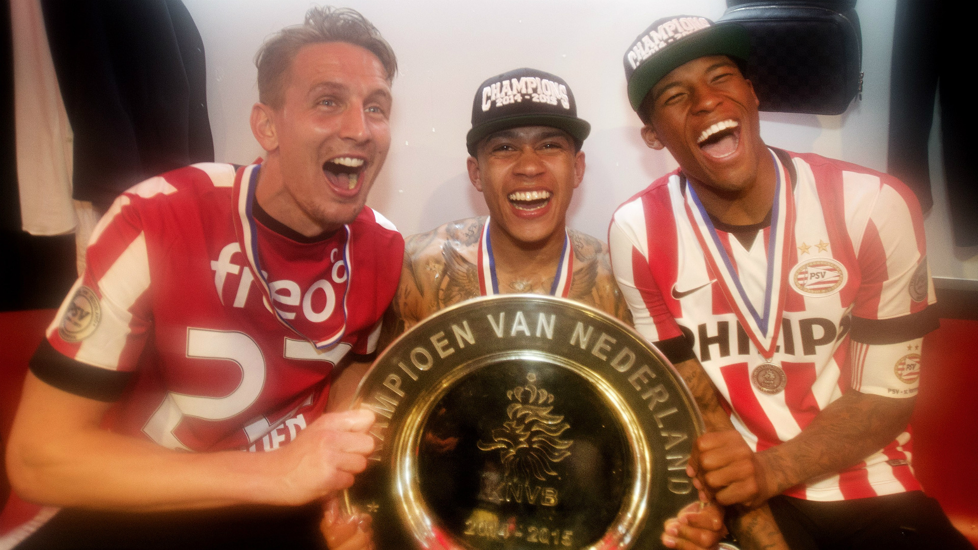 Sao Liverpool ra sức bảo vệ Memphis Depay