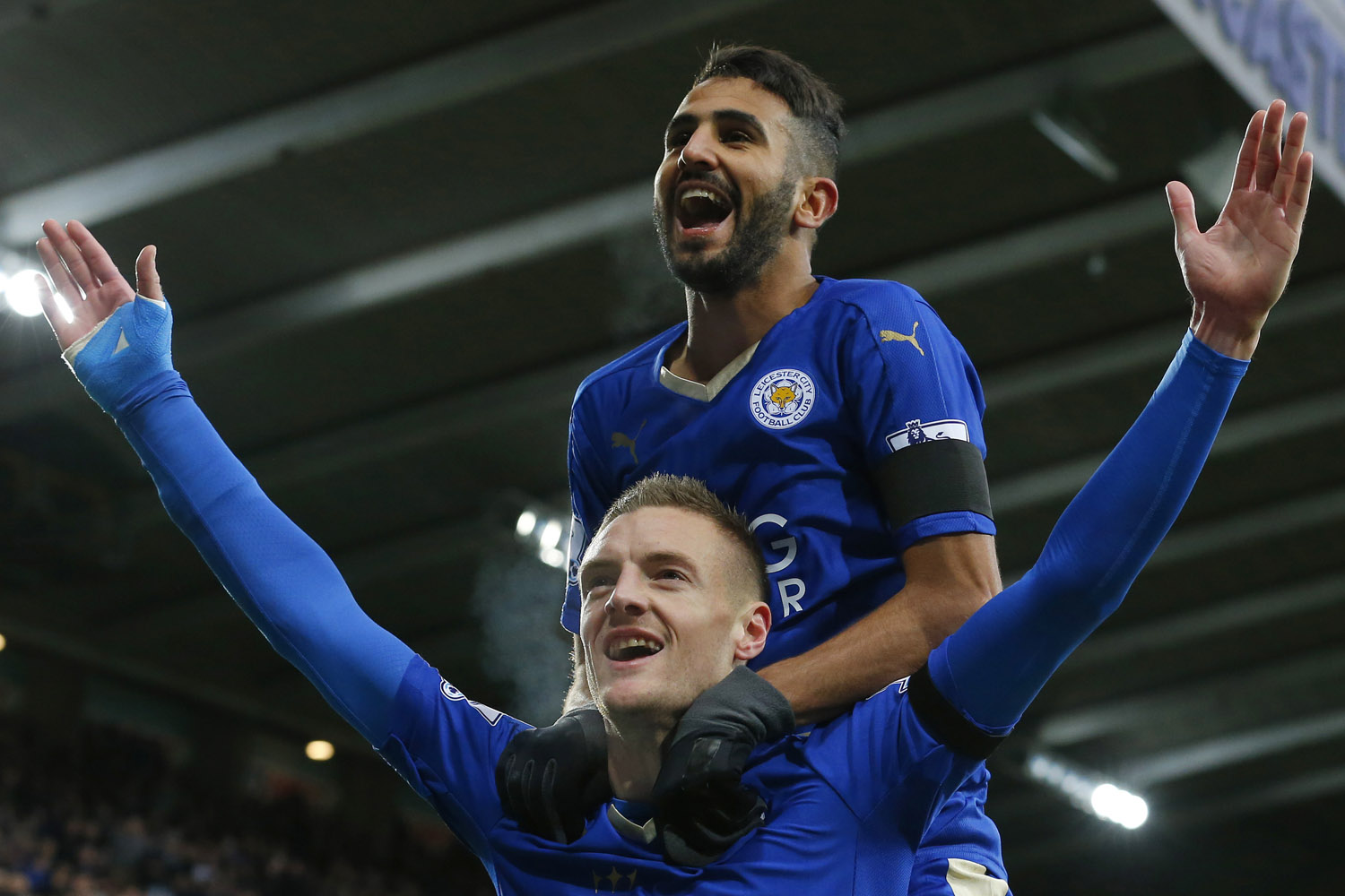 'Muốn trụ hạng, Leicester nên loại Vardy và Mahrez'