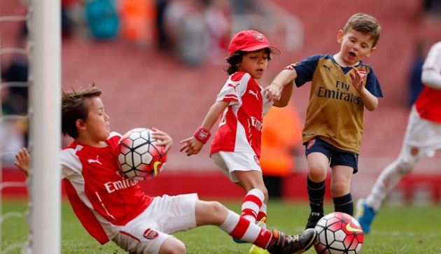 Ảnh bài viết Mới tí tuổi đầu con trai Cazorla đã "quẩy" kinh điển thế này đây