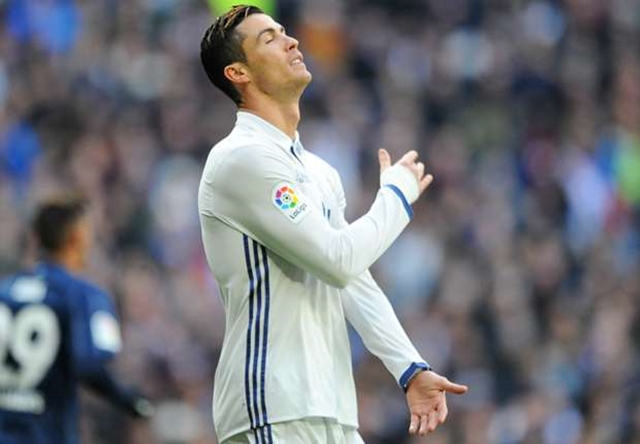 Real thót tim chờ tin chấn thương của Ronaldo