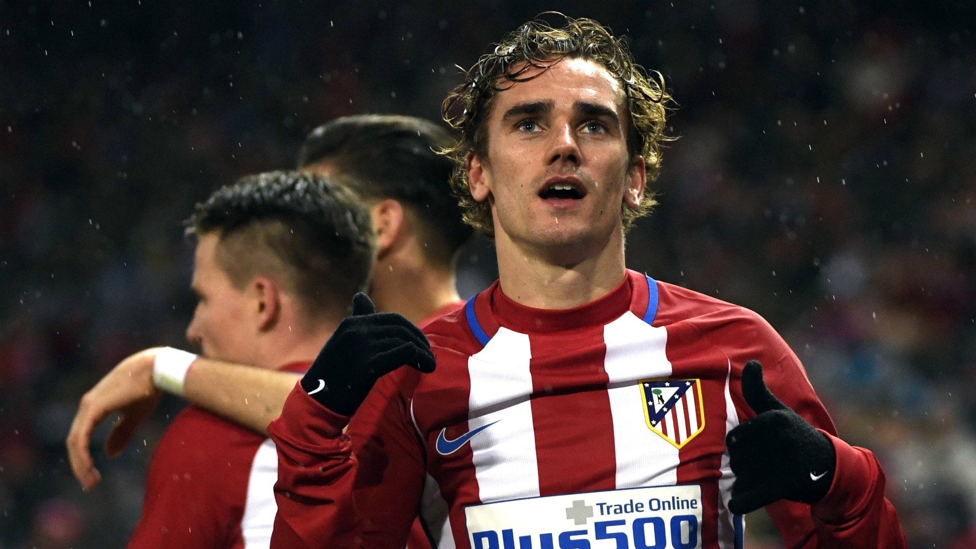 Griezmann nói về tương lai, bầu trời như sụp đổ với Man United