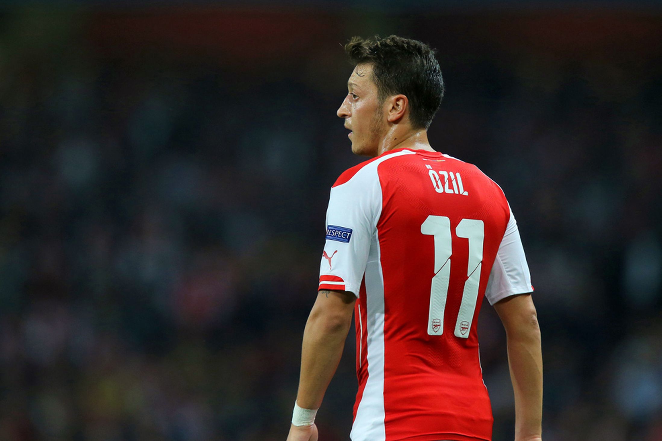 Loại Oezil không, Wenger?