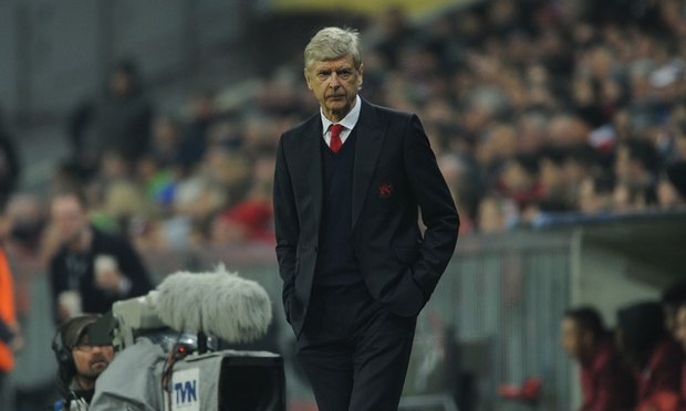 Arsene Wenger tự ra đi hay muốn bị sa thải?