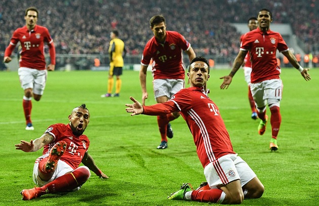 Bùng nổ trong 10 phút, Bayern tiễn Pháo thủ ra về với trận thua sấp mặt
