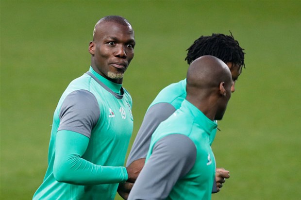 Chùm ảnh: Anh trai của Pogba phấn khích khi đặt chân tới Old Trafford