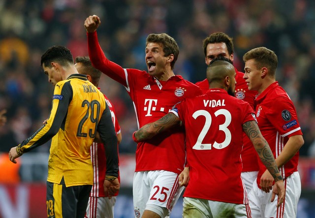 Điểm tin sáng 16/02: Bayern thảm sát Arsenal; Ronaldo phá kỉ lục; M.U mua tiền đạo 100 triệu