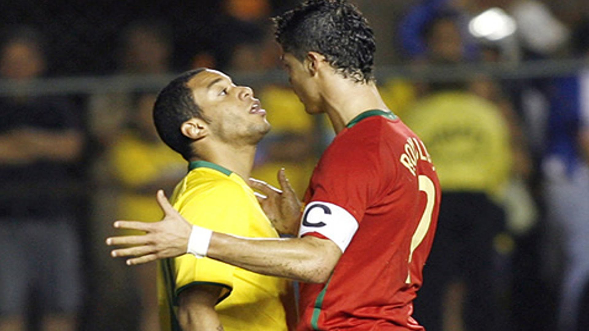 Ảnh bài viết Những tình huống bạo lực trên sân cỏ