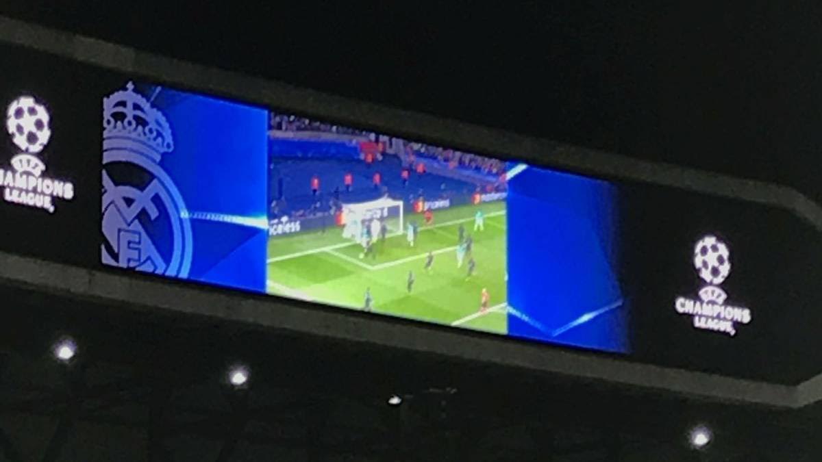 Real hả hê "xát muối" vào nỗi đau của Barca
