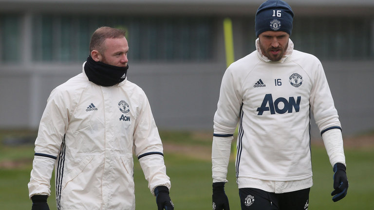 Rooney tiếp tục bị Mourinho cho ra rìa