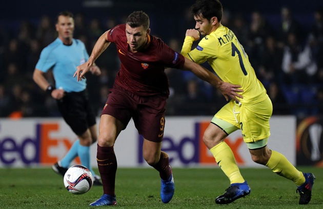 Ảnh bài viết Chùm ảnh: Hat-trick của Dzeko nhấn chìm "Tàu ngầm vàng" 
