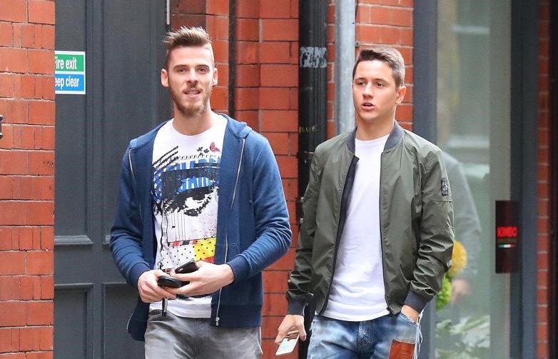 De Gea và Herrera thảnh thơi dạo phố trước Europa League
