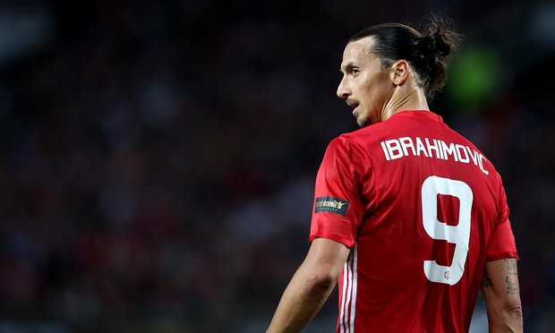 Lập hat-trick, Ibra vẫn bị cho là 'ăn hên'
