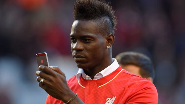 Ảnh bài viết Những trò "lố" của Balotelli trên sân bóng