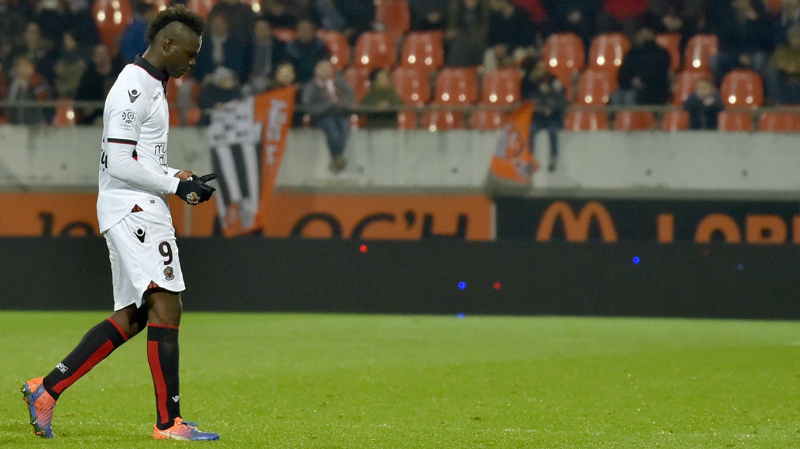 Balotelli nhận thẻ đỏ thứ 3 ở Ligue 1