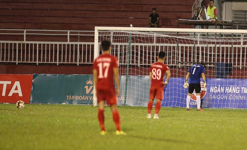 Coi thường khán giả, BTC V-League 2017 quyết phạt nặng Long An