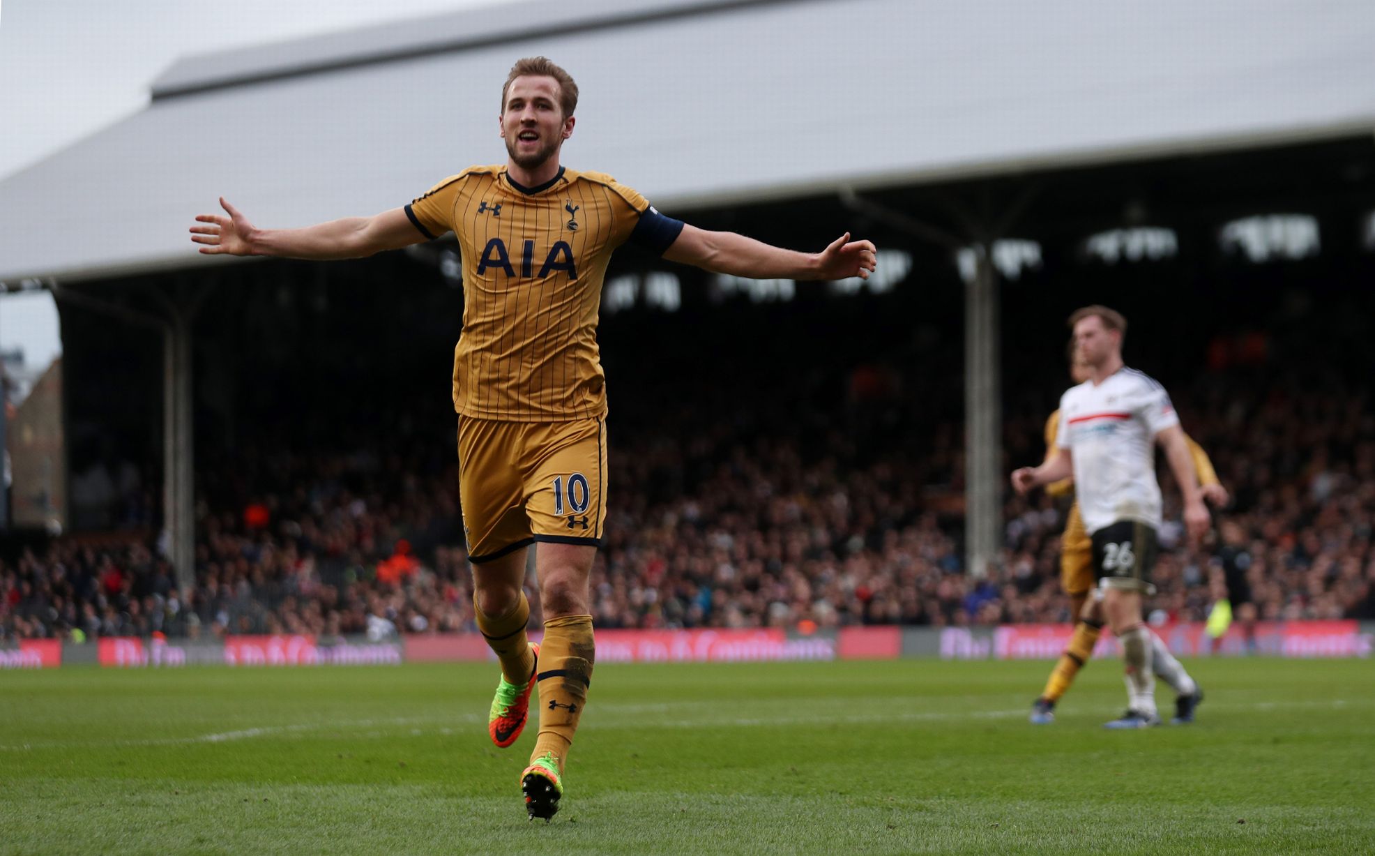 Harry Kane lập hattrick, Gà trống gáy vang tại FA Cup