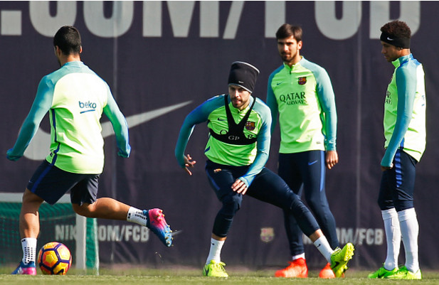 Sự nặng nề đã vơi đi trên sân tập của Barcelona