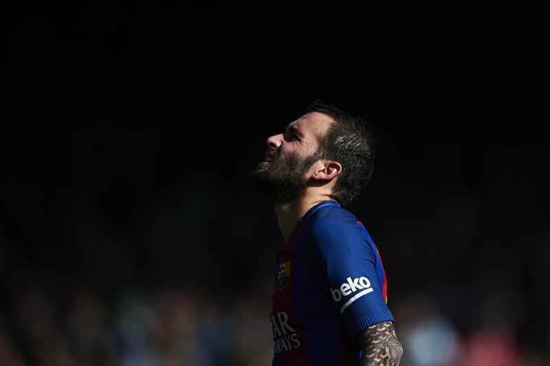 Chấn thương nặng, Vidal nhiều khả năng sẽ phải rời Barcelona