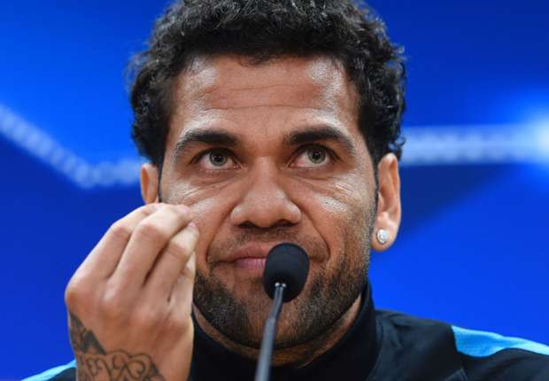 NÓNG: Dani Alves tố bị lãnh đạo Barca đối xử tệ bạc