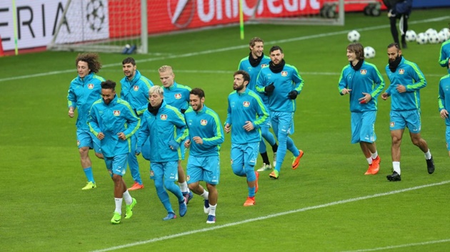 Ảnh bài viết Chùm ảnh: Roger Schmidt trầm tư, cầu thủ Bayer Leverkusen hớn hở