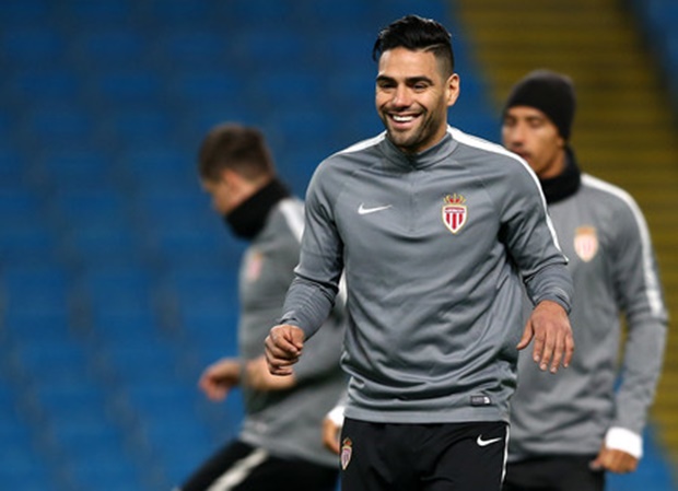 Falcao cùng các đồng đội tràn đầy tự tin trên đất Anh