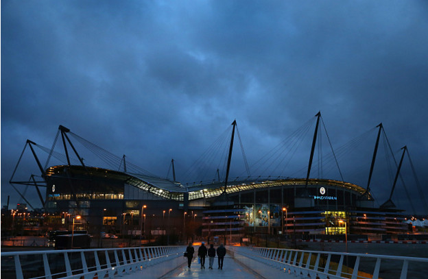 Mây đen phủ kín Etihad trong lúc Man City tập luyện