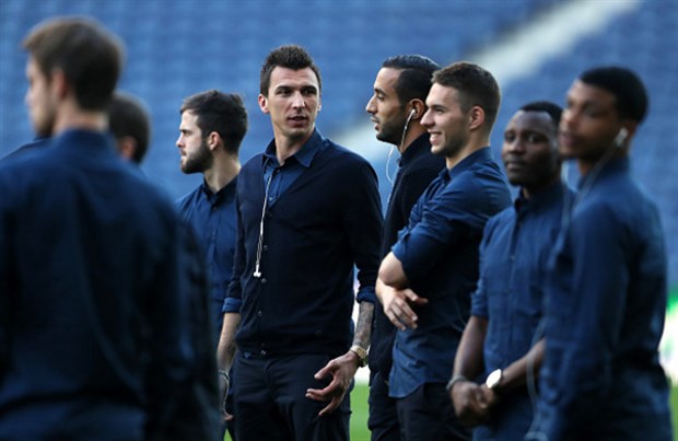 Dàn sao Juventus lịch lãm tham quan Dragao trước giờ chiến