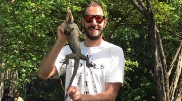 Karim Benzema bị phạt vì chụp ảnh cùng động vật quý hiếm