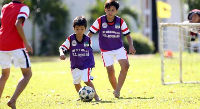 Sao nhí được bầu Đức áp dụng phác đồ điều trị như Messi
