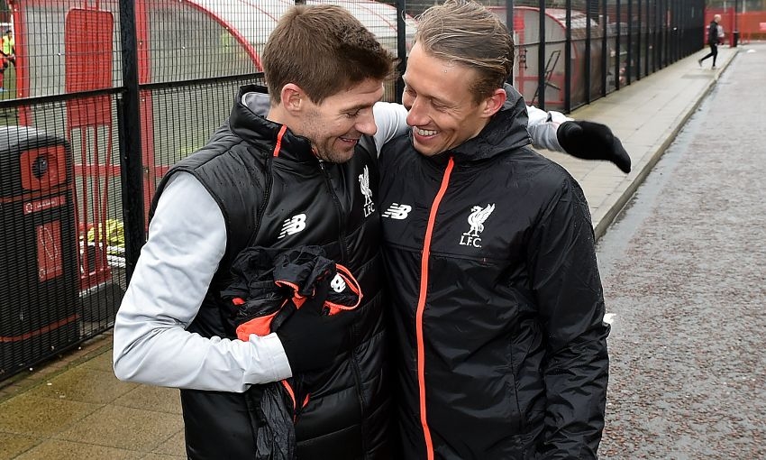 Chùm ảnh: Lucas phấn khích khi được Gerrard trao quyền cầm quân