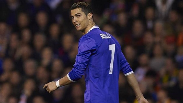 Thua đau Valencia, Ronaldo có hành động không ngờ