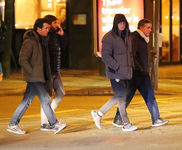 Ảnh bài viết Bỏ rơi cầu thủ, Mourinho dẫn dàn trợ lý đi giải trí trước thềm chung kết