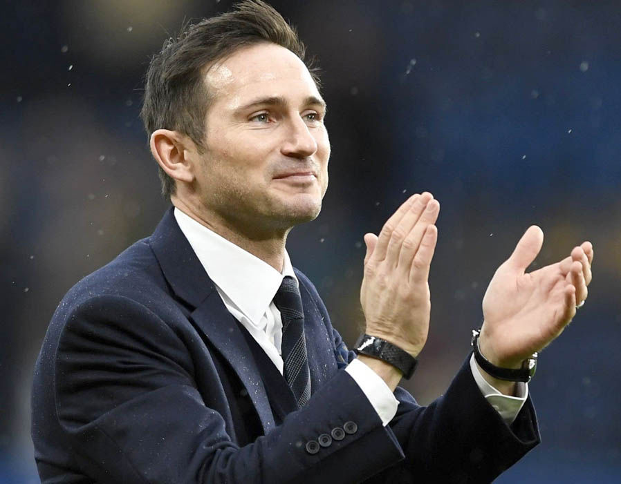 Chùm ảnh: Lampard được NHM Chelsea chào đón trong ngày về