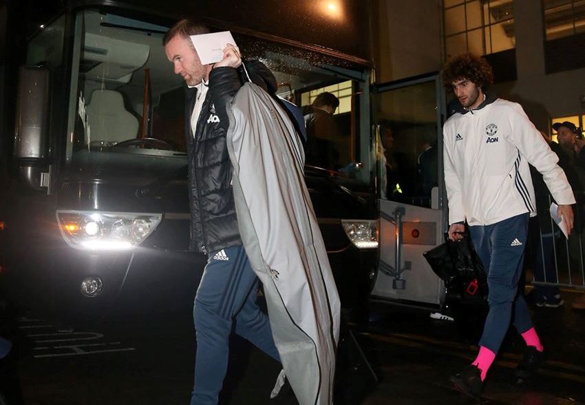 Đến London lúc đêm tối, dàn sao Man United vẫn được đón chào