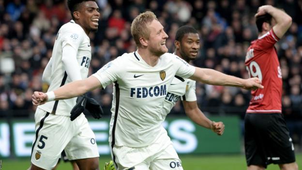 Vòng 27 Ligue 1: Hạ Guingamp, Monaco cho PSG "hít khói" trên BXH