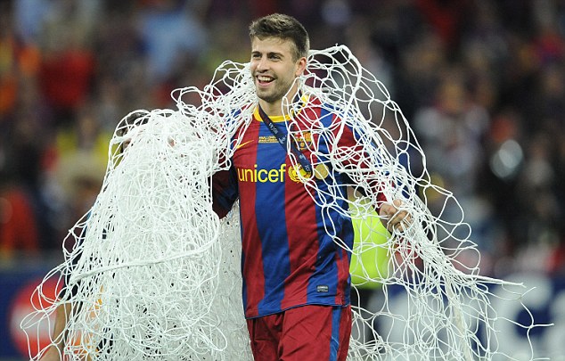 Ảnh bài viết Khoảnh khắc Gerard Pique cắt trộm lưới tại Wembley