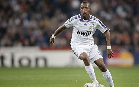 Robinho thể hiện ra sao thời còn khoác áo Real Madrid?