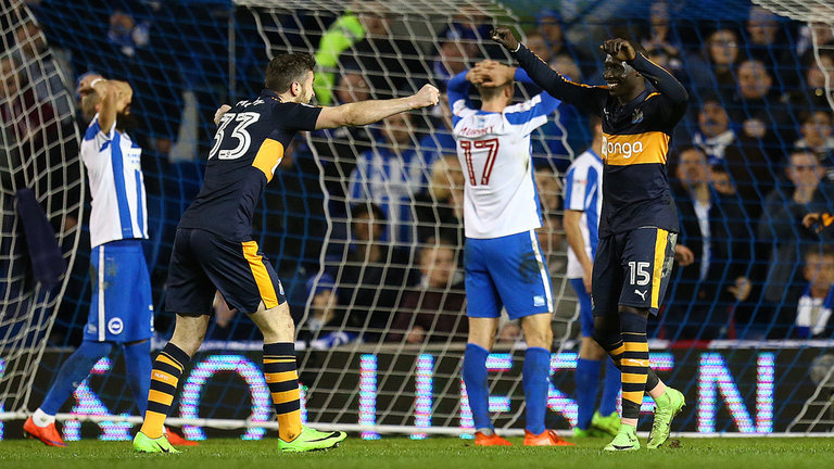 Ảnh bài viết Bàn thắng “siêu rùa” giúp Newcastle dẫn đầu Championship