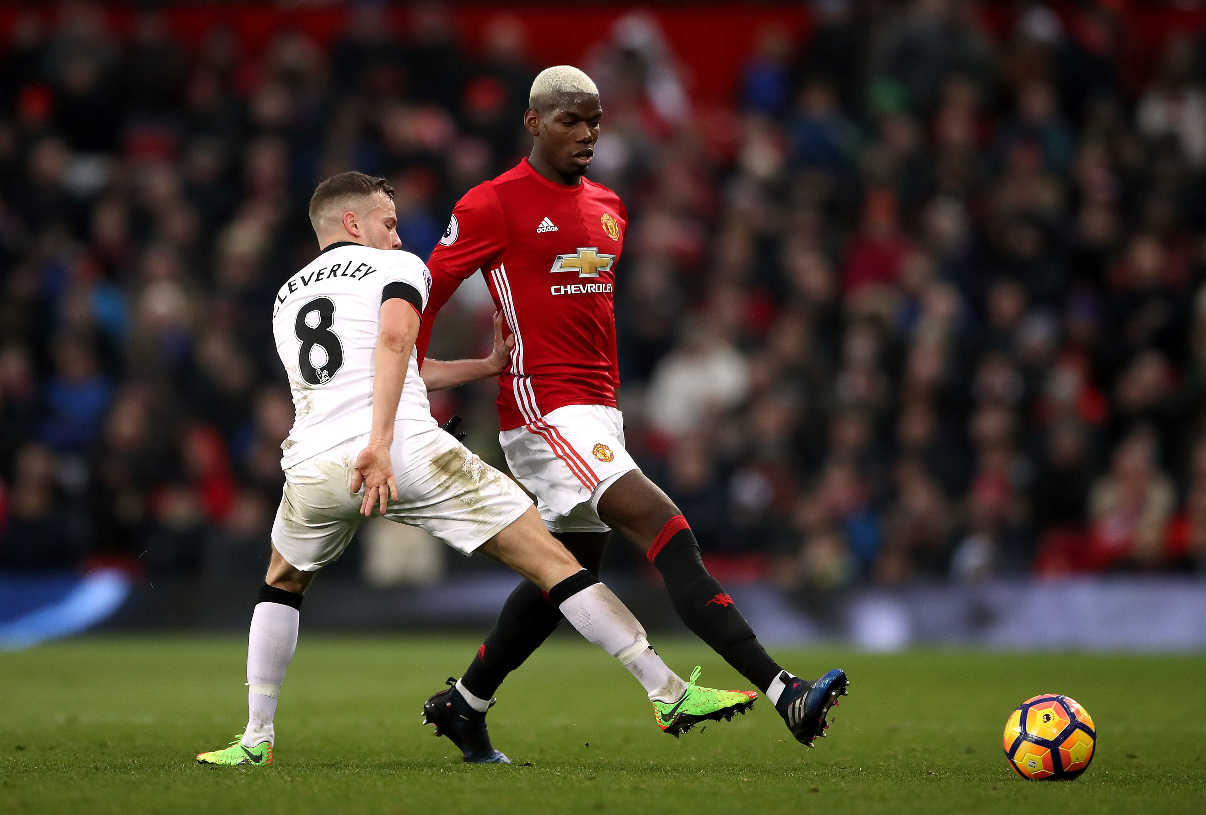 Paul Pogba là cầu thủ đầu tiên đạt mốc này ở Ngoại hạng Anh